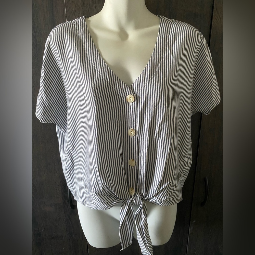 Universal Thread Black and White Striped Women's Top size S